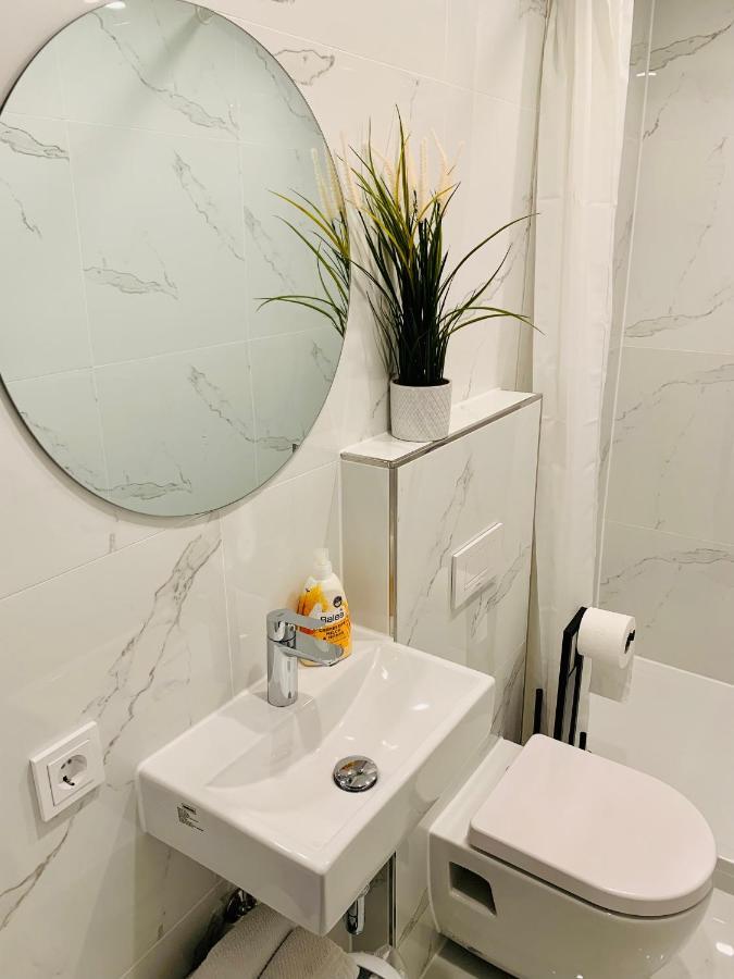 Gaestehaus Zur Uni Klinik Exklusives Apartment Mit Kueche Und Badezimmer Homburg  Esterno foto