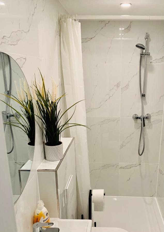 Gaestehaus Zur Uni Klinik Exklusives Apartment Mit Kueche Und Badezimmer Homburg  Esterno foto